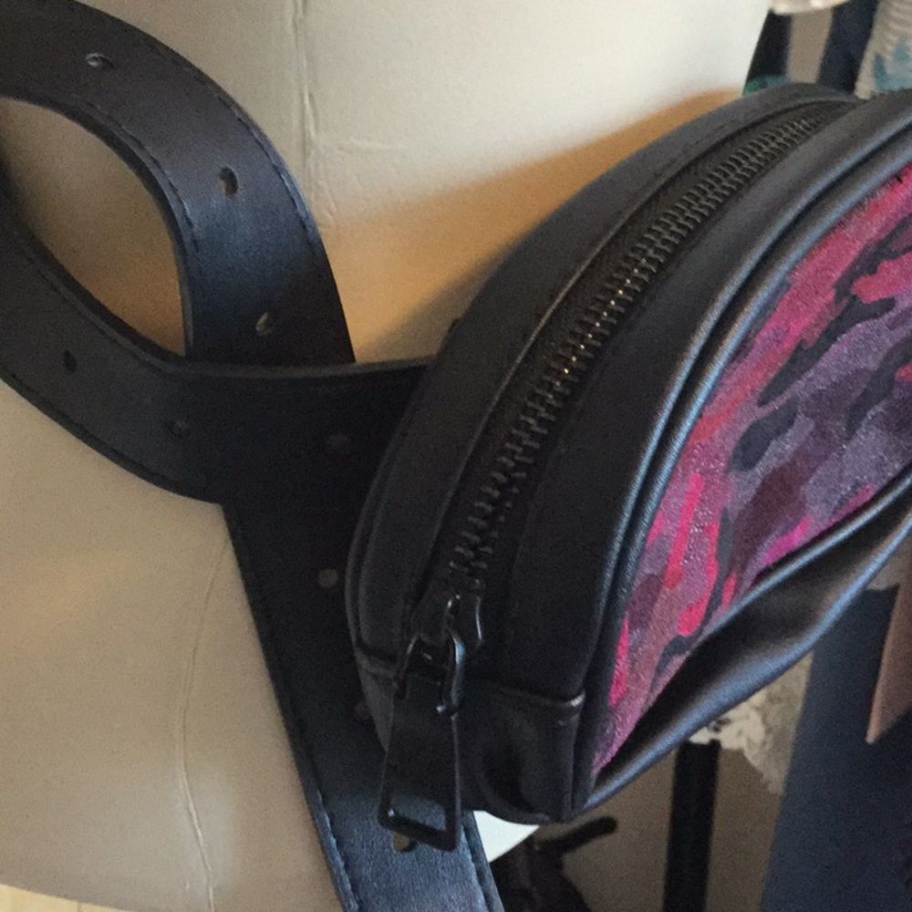 STEVE MADDENHardware Belt Bag - Black - Picture 10 of 16